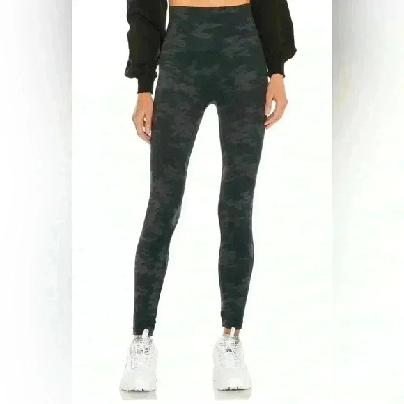 SPANX LOOK AT ME NOW CAMO LEGGINGS SIZE XL - Picture 2 of 5